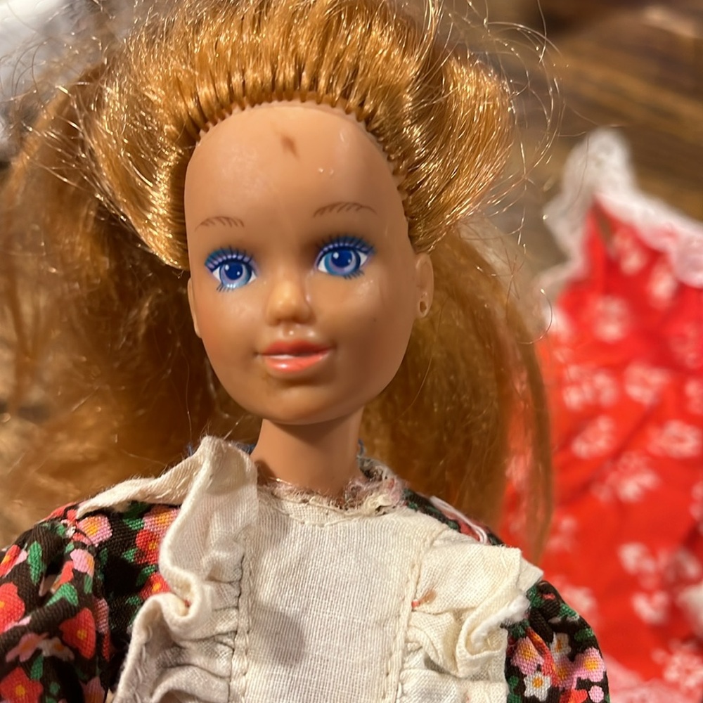 Three vintage Barbies with three vintage dresses - Picture 4 of 7